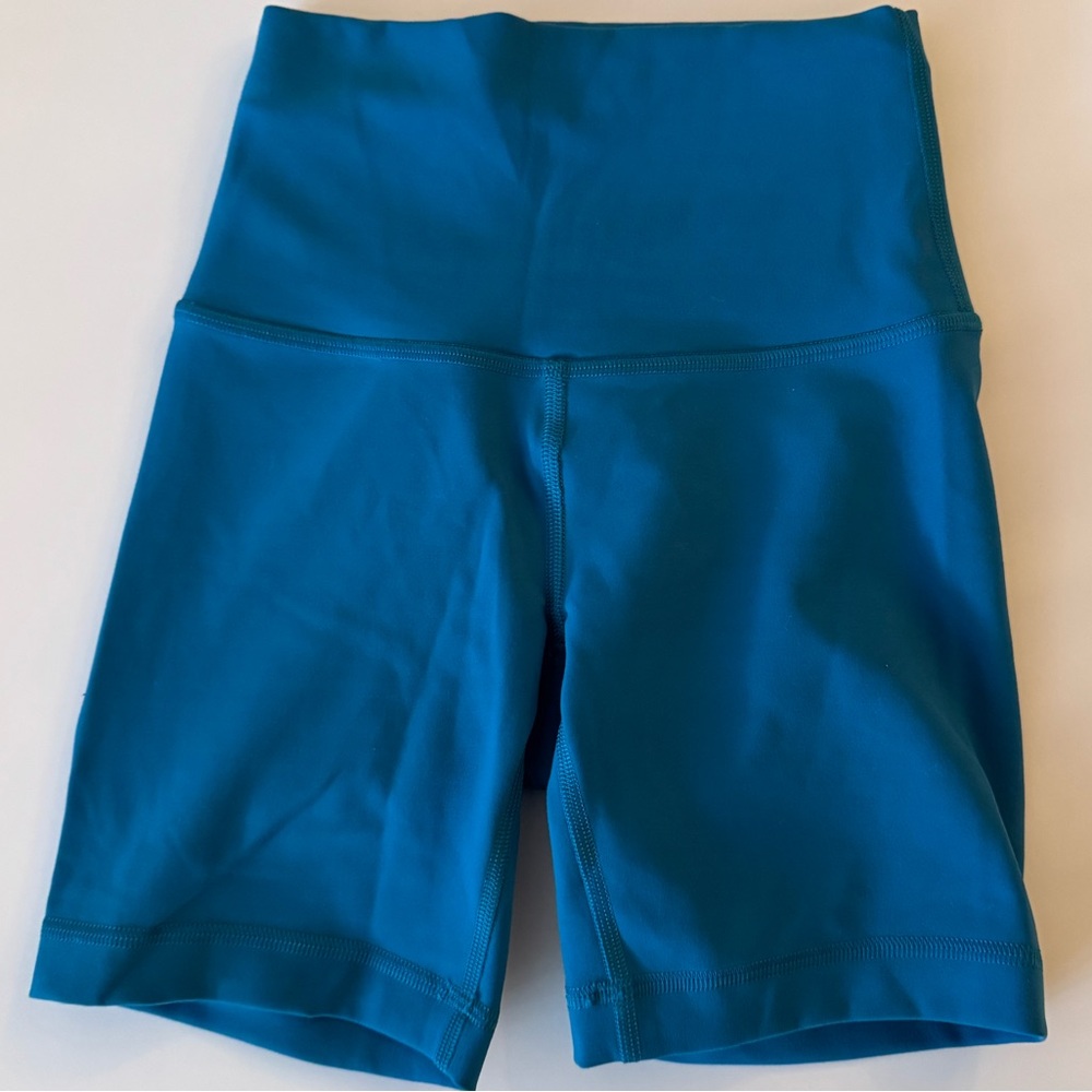 Lululemon Wmns Bike Shorts Sz 0 Like New!